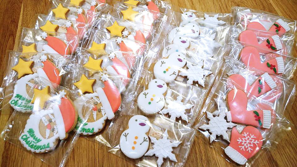 サンタクロースなどなどクリスマスデザインのアイシングクッキーが水曜から店頭に並びます。