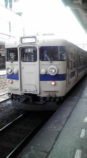 海の見える駅舎にて。