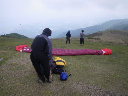 打見山~蓬莱山へ行ってきました!(4) びわ湖バレイからのパラグライダー隊 打見山~蓬莱山へ行ってきました!(4) びわ湖バレイからのパラグライダー隊