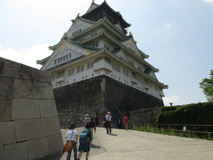 大阪城の天守閣を登る