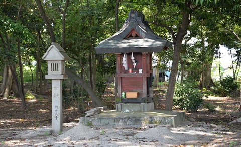 大和の国を訪ねる（２）・・・多神社・多遺跡、新沢千塚古墳群、室大墓へ