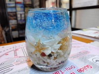 

爽やかな海の中を表現で…