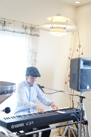 岡田健太郎ピアノ弾き語りコンサート