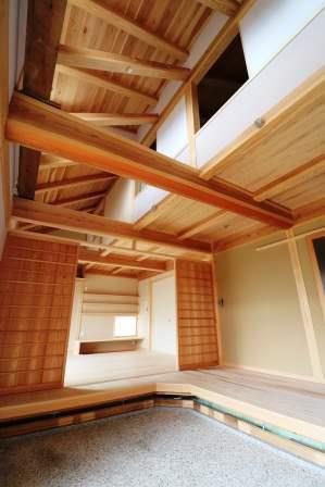 職人の手仕事　木組みが見える家が完成　