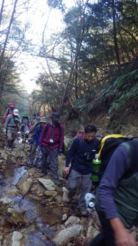 11月22日　秋の登山＝割谷から鏡山へ　