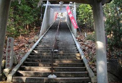 太郎坊宮(阿賀神社)