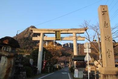 太郎坊宮(阿賀神社)