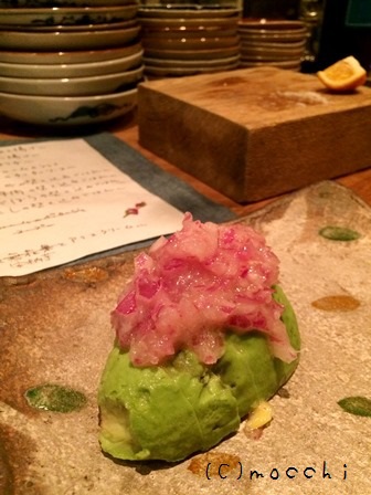 アボカドに紫玉ねぎ