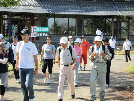 史跡めぐりウォークを開催しました