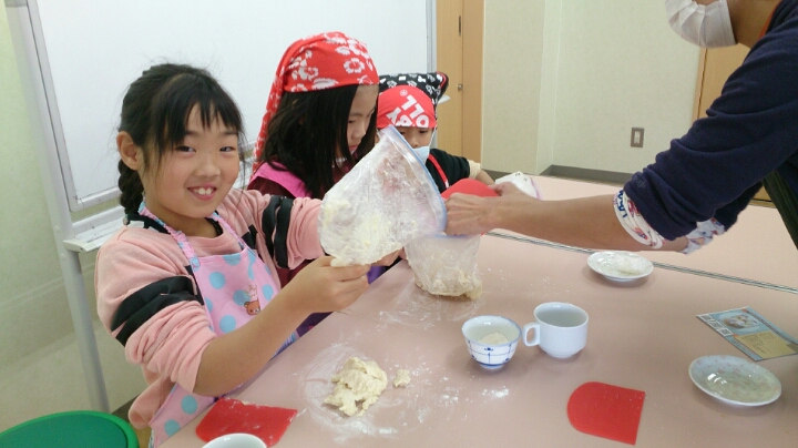 昨日は野洲の子供会の行事としてパン教室を開催しました～(*^^*)♪