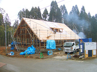 「田舎ぐらしの家」に屋根がつきました！