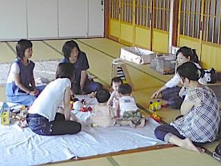 ハイハイ、よちよち