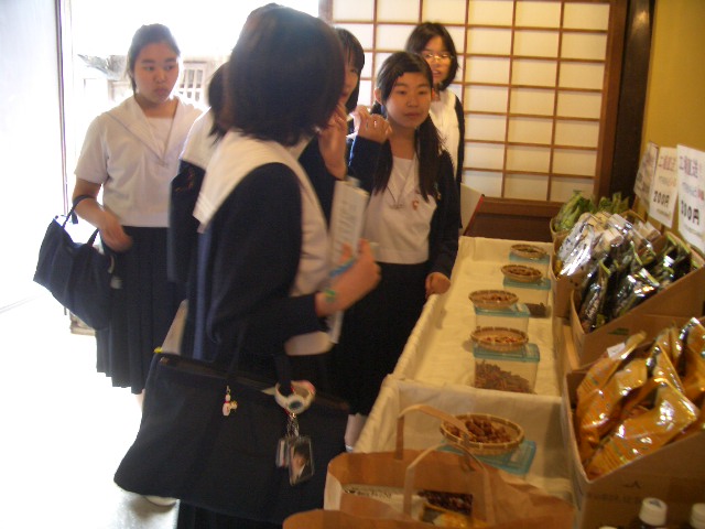 武庫川女子大学付属中学校生来館