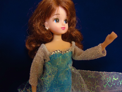 お人形服の 湖水のアトリエ バロック Blog ここはびわ湖のしっぽ Lake Tail アナと雪の女王 エルサ風ドレス リカちゃんサイズ