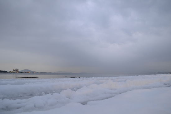 雪の琵琶湖