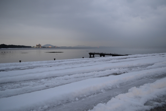 雪の琵琶湖