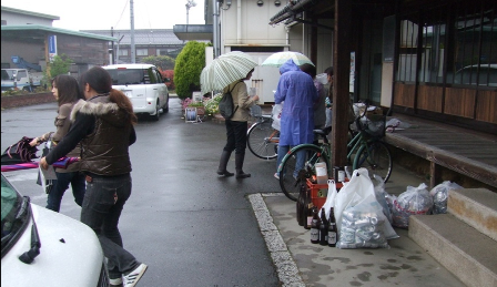 空き缶拾い