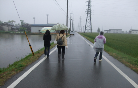 空き缶拾い