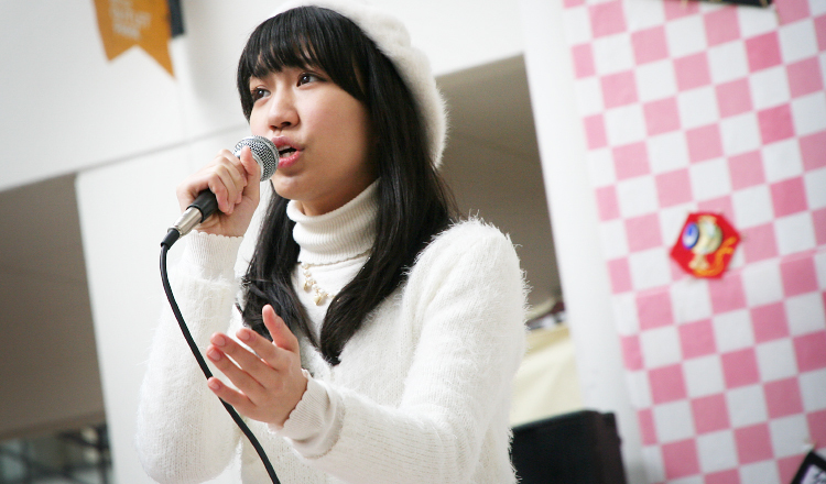 ２歌唱王♪2014・決勝で滋賀から参加されていた松崎莉沙さんのライブがあったので見てきました。アナ雪・レリゴー。