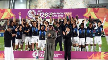 サッカーＵ23日本代表が帰国、機内では粋なアナウンス！　お出迎え５０倍に!?