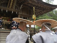 日野祭・・・犬も楽しむ。