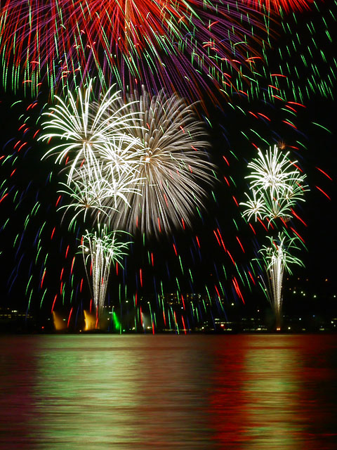 2011年8月に滋賀県（琵琶湖）で開催される花火大会、夏祭り