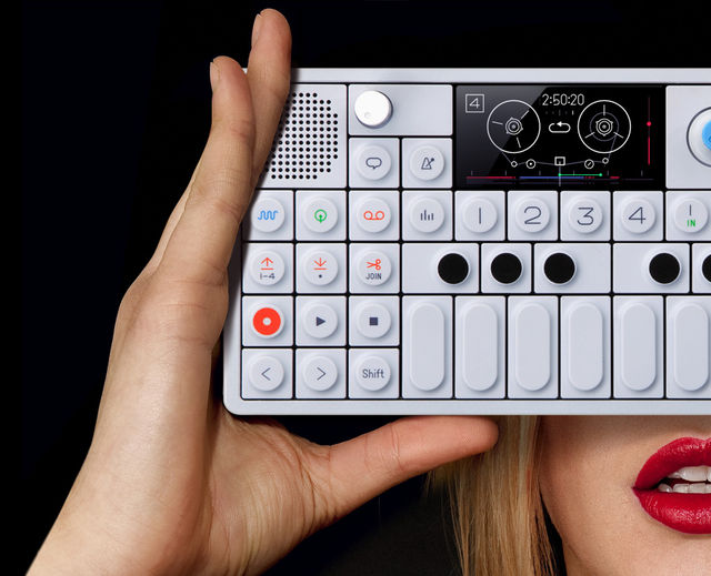 小型シンセサイザー OP-1