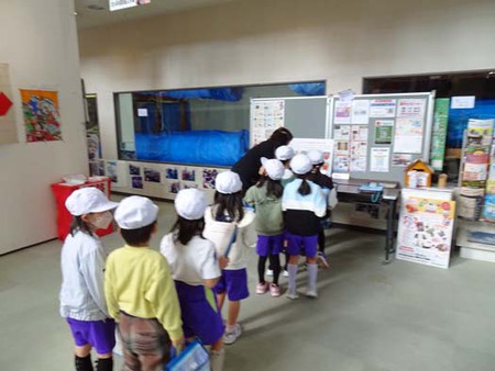 立入が丘小学校1年生来館