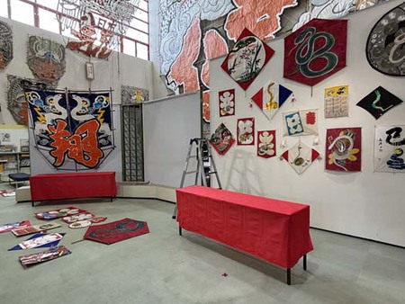 新春の展示会準備中