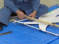 祝新成人「２０畳大凧作り」２０日目