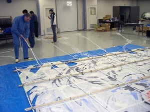 祝新成人「２０畳大凧作り」２１日目・２２日目