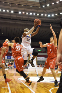 ファーストラウンド初戦を制し、セミファイナルに王手！