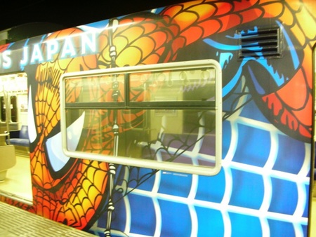 スパイダーマンラッピング電車