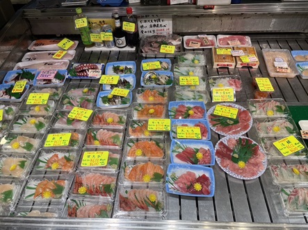 ６月１６日　錦市場の鮮魚店　　錦大丸のPR