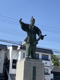 5月１４日　寄って寝過ごし　信長の安土駅で　懐かしき麗人画と会う