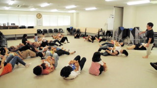 おすわりやすイスどっせ “ごろーん”