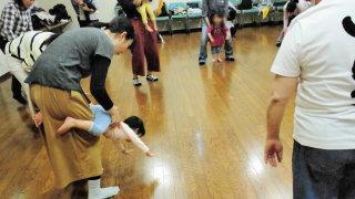 手を出す運動