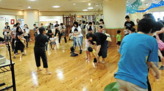 ゆらゆらゆら(手を出す運動)