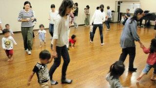 走って止まる