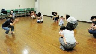 だんごむし『あっ びっくりしてまるまった』