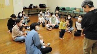 絵本読み聞かせ『ひっぱれば』