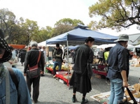 東寺ガラクタ市・ピアニカの魔術師ミッチュリー 2024/04/08 11:19:51