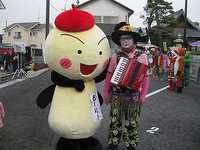ちんどん屋と日本髪