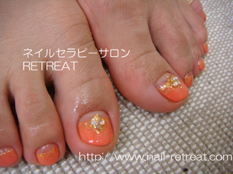 サマ－オレンジでフットジェルネイル