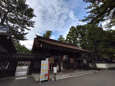 鎮守を詣でて夏深まって。
