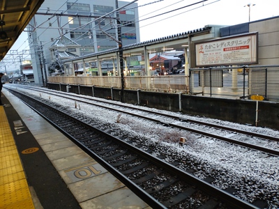 薄っすら雪も情緒的で。
