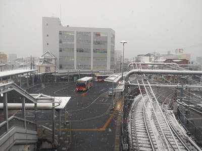 春分過ぎて雪の朝。