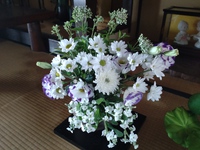 月命日に花を買って。 2024/10/06 18:24:15