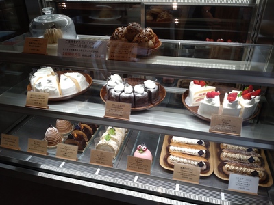 家族皆んなでケーキを食べて♪