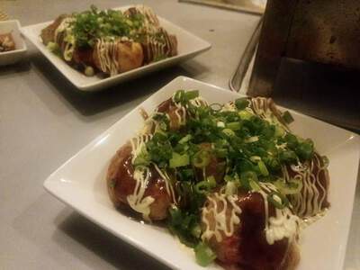 大阪・京橋でたこ焼き。